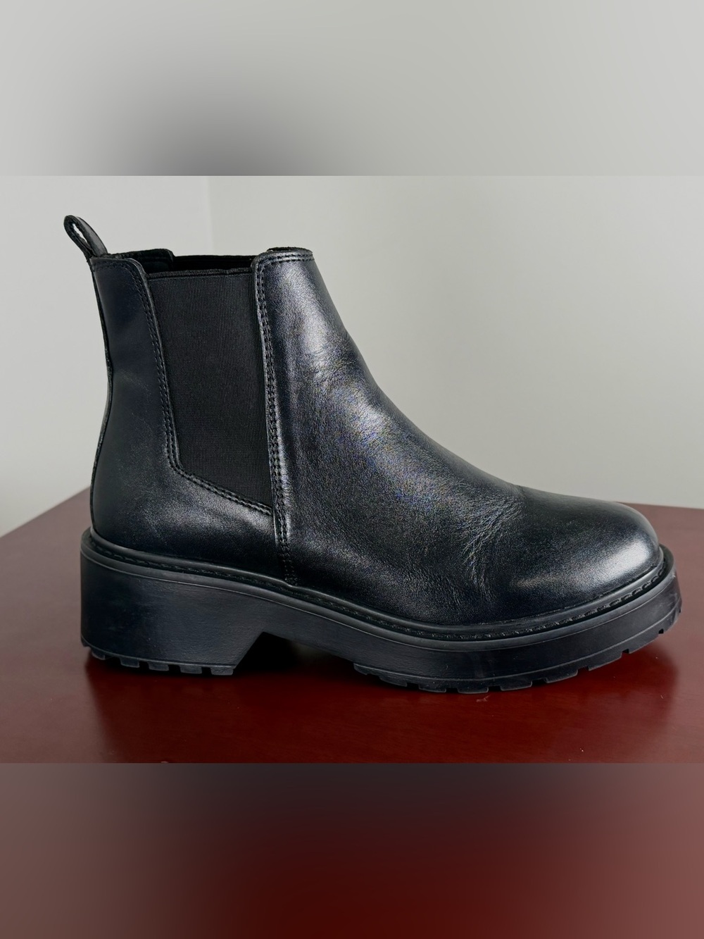 Steve Madden Women’s Tyclone Black Leather Chelsea Boots Size 7 M
